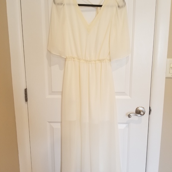 BCBGeneration Dresses & Skirts - BCBG Cream Flowy Dress NWT